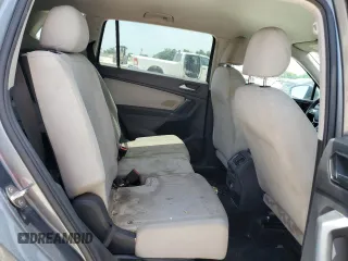2018 Volkswagen Tiguan S z VIN 3VV1B7AX9JM068669, wystawiony jako Copart lot #56676365 z przebiegiem 178 679 mil mil oraz Szkoda całkowita • Salvage title. Historia ofert i sprzedaży dostępna na DreamBid. Obrazek 11.