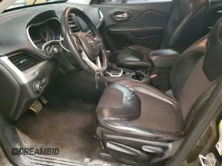 2015 Jeep Cherokee Trailhawk z VIN 1C4PJMBS8FW665607, wystawiony jako Copart lot #51536715 z przebiegiem 166 443 mil mil oraz Szkoda całkowita • Salvage title. Historia ofert i sprzedaży dostępna na DreamBid. Obrazek 7.