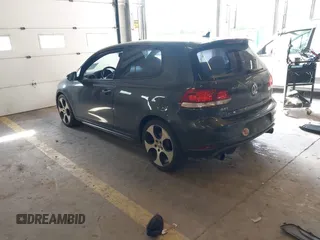 2013 Volkswagen GTI z VIN WVWED7AJ7DW009274, wystawiony jako IAAI lot #42148586 z przebiegiem 119 377 mil mil oraz . Historia ofert i sprzedaży dostępna na DreamBid. Obrazek 3.