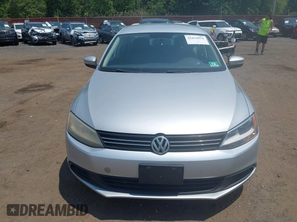 2012 Volkswagen Jetta SE z VIN 3VWDP7AJ5CM309927, wystawiony jako IAAI lot #42414951 z przebiegiem 128 109 mil mil oraz . Historia ofert i sprzedaży dostępna na DreamBid. Obrazek 12.