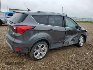 2019 Ford Escape Titanium z VIN 1FMCU9J99KUC31182, wystawiony jako Copart lot #60972815 z przebiegiem 94 464 mil mil oraz Szkoda całkowita • Salvage title. Historia ofert i sprzedaży dostępna na DreamBid. Obrazek 3.