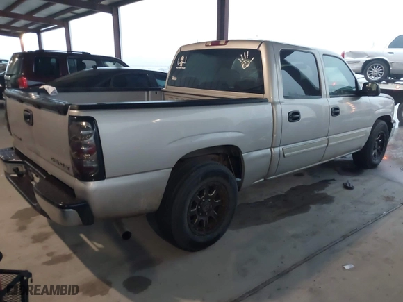 2004 Chevrolet Silverado 1500 Crew Cab LS with VIN 2GCEC13TX41390981, listed as a IAAI auction lot 42084772 with 108,207 mi miles. Bid and sale history available at carsss.com. Image 4.