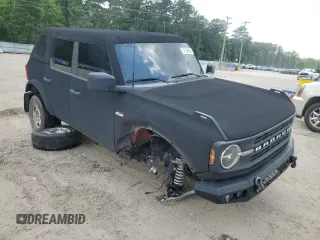 2021 Ford Bronco z VIN 1FMEE5BP4MLA90588, wystawiony jako Copart lot #57164855 z przebiegiem 22 550 mil mil oraz Szkoda całkowita • Salvage title. Historia ofert i sprzedaży dostępna na DreamBid. Obrazek 4.