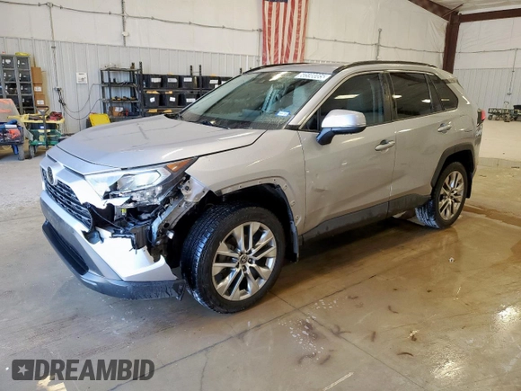2021 Toyota RAV4 XLE Premium with VIN 2T3C1RFV7MC132953, listed as a Copart auction lot 60598085 with 111,013 mi miles and Clean title. Bid and sale history available at DreamBid. Image 1.