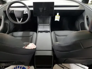 2025 Tesla Model 3 Long Range z VIN 5YJ3E1EA2SF930959, wystawiony jako Copart lot #54921345 z przebiegiem 168 mil mil oraz Szkoda całkowita • Salvage title. Historia ofert i sprzedaży dostępna na DreamBid. Obrazek 8.