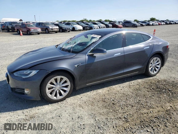 2018 Tesla Model S 75D z VIN 5YJSA1E23JF263642, wystawiony jako Copart lot #50647665 z przebiegiem 71 416 mil mil oraz Szkoda całkowita • Salvage title. Historia ofert i sprzedaży dostępna na DreamBid. Obrazek 1.
