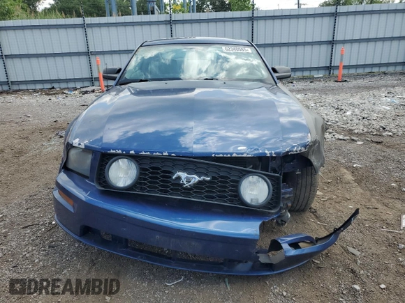 2006 Ford Mustang GT Deluxe z VIN 1ZVHT82H565214308, wystawiony jako Copart lot #62340085 z przebiegiem 183 848 mil mil oraz Szkoda całkowita • Salvage title. Historia ofert i sprzedaży dostępna na DreamBid. Obrazek 5.