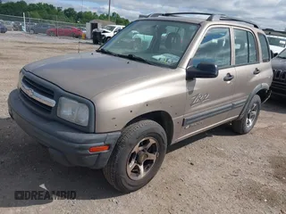 2002 Chevrolet Tracker ZR2 z VIN 2CNBJ734526932987, wystawiony jako IAAI lot #42289740 z przebiegiem 92 862 mil mil oraz . Historia ofert i sprzedaży dostępna na DreamBid. Obrazek 2.
