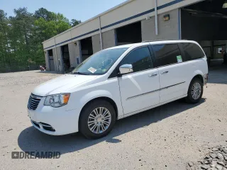 2015 Chrysler Town & Country Touring L z VIN 2C4RC1CG8FR698997, wystawiony jako Copart lot #55478775 z przebiegiem 82 346 mil mil oraz Szkoda całkowita • Salvage title. Historia ofert i sprzedaży dostępna na DreamBid. Obrazek 1.