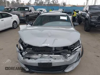 2023 Kia K5 GT-Line z VIN 5XXG64J27PG199321, wystawiony jako IAAI lot #42153677 z przebiegiem 28 798 mil mil oraz . Historia ofert i sprzedaży dostępna na DreamBid. Obrazek 12.