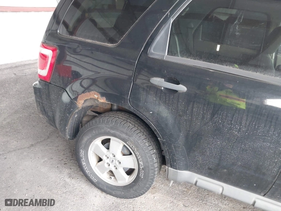 2009 Ford Escape XLT with VIN 1FMCU93G79KC30405, listed as a IAAI auction lot 42043034 with 136,086 mi miles. Bid and sale history available at carsss.com. Image 6.