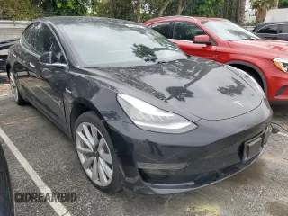2020 Tesla Model 3 Standard Range Plus z VIN 5YJ3E1EA7LF614006, wystawiony jako Copart lot #53491465 z przebiegiem 51 170 mil mil oraz Czysty tytuł • Clean title. Historia ofert i sprzedaży dostępna na DreamBid. Obrazek 4.