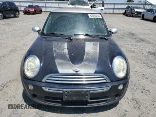 2006 MINI Hardtop with VIN WMWRC33516TK73752, listed as a Copart auction lot 62053245 with 126,836 mi miles and Clean title. Bid and sale history available at DreamBid. Image 5.