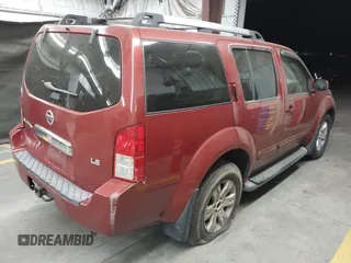 2005 Nissan Pathfinder SE z VIN 5N1AR18W35C725943, wystawiony jako IAAI lot #42119299 z przebiegiem 189 059 mil mil oraz . Historia ofert i sprzedaży dostępna na DreamBid. Obrazek 4.