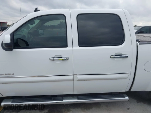 2011 GMC Sierra 1500 Denali z VIN 3GTP2XE25BG404518, wystawiony jako IAAI lot #41504566 z przebiegiem 187 926 mil mil oraz . Historia ofert i sprzedaży dostępna na DreamBid. Obrazek 14.