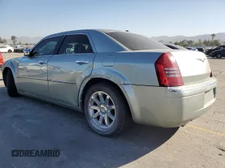 2006 Chrysler 300 C z VIN 2C3LA63H66H408557, wystawiony jako Copart lot #57797005 z przebiegiem 71 932 mil mil oraz Szkoda całkowita • Salvage title. Historia ofert i sprzedaży dostępna na DreamBid. Obrazek 2.