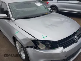 2014 Volkswagen Jetta SEL z VIN 3VWL17AJ4EM442937, wystawiony jako IAAI lot #41577157 z przebiegiem 98 171 mil mil oraz . Historia ofert i sprzedaży dostępna na DreamBid. Obrazek 6.