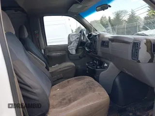 2000 Chevrolet City Express Cargo z VIN 1GCGG25R7Y1274024, wystawiony jako IAAI lot #42052774 z przebiegiem Nie podano mil oraz . Historia ofert i sprzedaży dostępna na DreamBid. Obrazek 5.