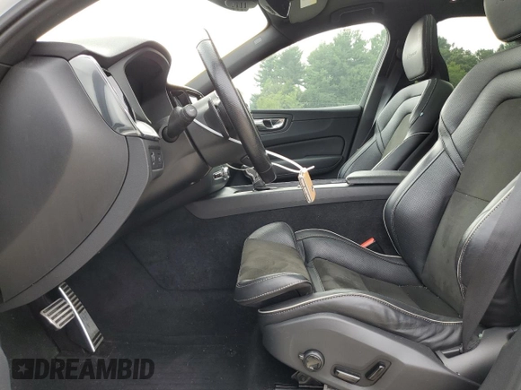 2019 Volvo XC60 R-Design z VIN LYVA22RM9KB233381, wystawiony jako Copart lot #67698424 z przebiegiem 66 835 mil mil oraz Szkoda całkowita • Salvage title. Historia ofert i sprzedaży dostępna na DreamBid. Obrazek 7.