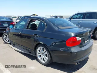 2006 BMW 3 Series 325i z VIN WBAVB13566KX48999, wystawiony jako IAAI lot #42724511 z przebiegiem 325 507 mil mil oraz . Historia ofert i sprzedaży dostępna na DreamBid. Obrazek 3.