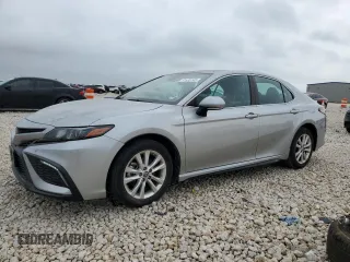 2022 Toyota Camry SE z VIN 4T1G11AK1NU701160, wystawiony jako Copart lot #51635145 z przebiegiem 21 642 mil mil oraz Szkoda całkowita • Salvage title. Historia ofert i sprzedaży dostępna na DreamBid. Obrazek 1.