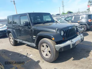 2008 Jeep Wrangler Unlimited Sahara z VIN 1J4GA59198L531724, wystawiony jako IAAI lot #41963918 z przebiegiem 259 140 mil mil oraz . Historia ofert i sprzedaży dostępna na DreamBid. Obrazek 1.