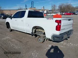 2020 Chevrolet Silverado 1500 LT with VIN 1GCRYDED4LZ221815, listed as a IAAI auction lot 41317651 with 51,340 mi miles. Bid and sale history available at carsss.com. Image 3.