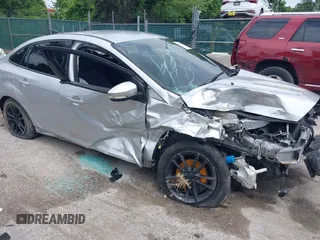 2016 Ford Focus SE z VIN 1FADP3F22GL373756, wystawiony jako IAAI lot #42369795 z przebiegiem 99 646 mil mil oraz . Historia ofert i sprzedaży dostępna na DreamBid. Obrazek 14.