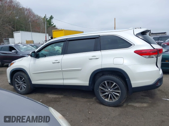2019 Toyota Highlander SE with VIN 5TDJZRFH3KS629568, listed as a IAAI auction lot 42037373 with 93,358 mi miles and . Bid and sale history available at DreamBid. Image 14.