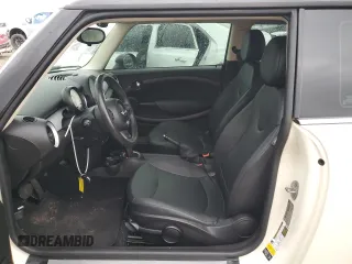 2013 MINI Hardtop z VIN WMWSU3C59DT688460, wystawiony jako Copart lot #55451925 z przebiegiem Nie podano mil oraz Szkoda całkowita • Salvage title. Historia ofert i sprzedaży dostępna na DreamBid. Obrazek 7.