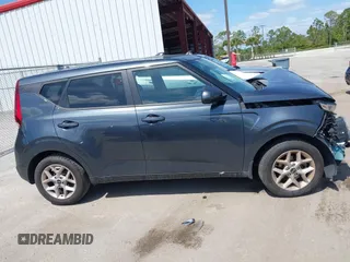 2020 Kia Soul S with VIN KNDJ23AU8L7073811, listed as a IAAI auction lot 39234877 with 42,594 mi miles. Bid and sale history available at carsss.com. Image 13.