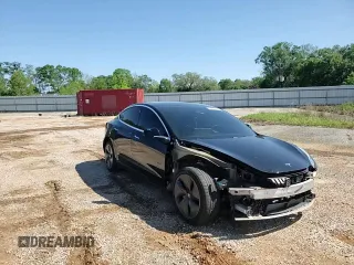 2019 Tesla Model 3 Mid Range z VIN 5YJ3E1EA7KF484369, wystawiony jako Copart lot #51605785 z przebiegiem 101 452 mil mil oraz Nie do naprawy • Non repairable. Historia ofert i sprzedaży dostępna na DreamBid. Obrazek 10.