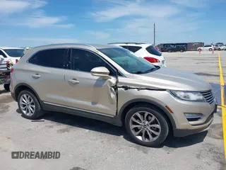 2017 Lincoln MKC Select z VIN 5LMCJ2C91HUL52596, wystawiony jako IAAI lot #42247931 z przebiegiem 81 126 mil mil oraz . Historia ofert i sprzedaży dostępna na DreamBid. Obrazek 6.