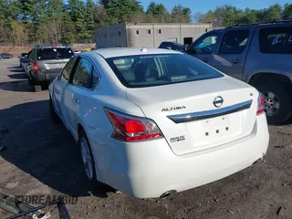 2015 Nissan Altima S with VIN 1N4AL3AP4FC159030, listed as a IAAI auction lot 42117530 with 124,237 mi miles and . Bid and sale history available at DreamBid. Image 3.