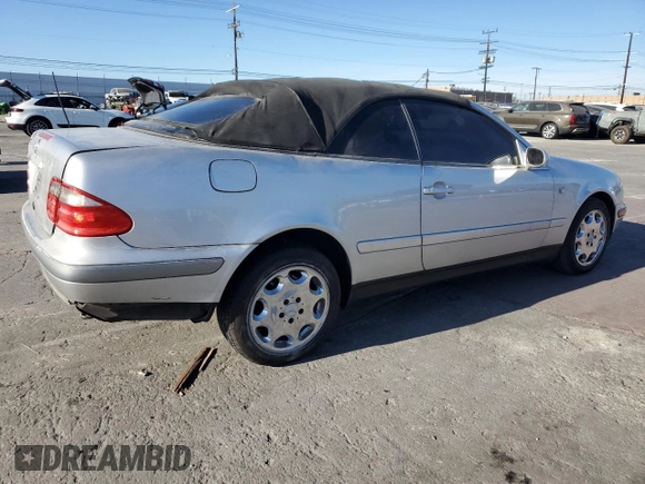 1999 Mercedes-Benz CLK 320/430 z VIN WDBLK65G2XT024808, wystawiony jako Copart lot #85336294 z przebiegiem 289 898 mil mil oraz Szkoda całkowita • Salvage title. Historia ofert i sprzedaży dostępna na DreamBid. Obrazek 3.