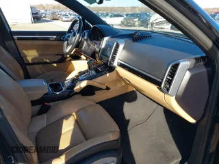 2017 Porsche Cayenne S z VIN WP1AB2A26HLA53031, wystawiony jako IAAI lot #41200509 z przebiegiem 92 305 mil mil oraz . Historia ofert i sprzedaży dostępna na DreamBid. Obrazek 5.