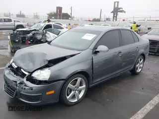 2010 Volkswagen Jetta SE z VIN 3VWRZ7AJ8AM148955, wystawiony jako IAAI lot #41241313 z przebiegiem 134 124 mil mil oraz . Historia ofert i sprzedaży dostępna na DreamBid. Obrazek 18.