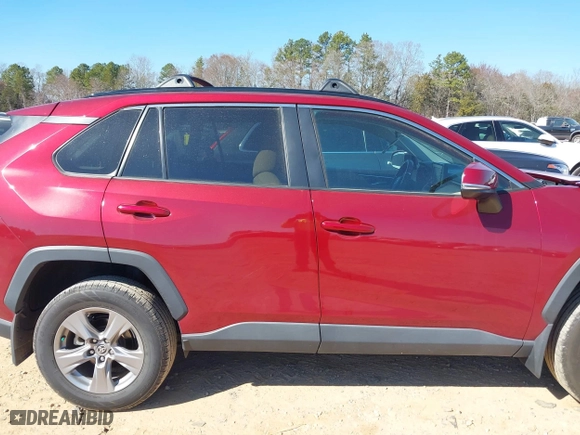 2022 Toyota RAV4 XLE with VIN 2T3W1RFV9NW186218, listed as a IAAI auction lot 41656275 with 27,400 mi miles. Bid and sale history available at carsss.com. Image 13.