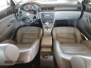 2003 Volkswagen Passat GLS z VIN WVWPD63BX3P200060, wystawiony jako Copart lot #60908225 z przebiegiem 112 950 mil mil oraz Czysty tytuł • Clean title. Historia ofert i sprzedaży dostępna na DreamBid. Obrazek 8.