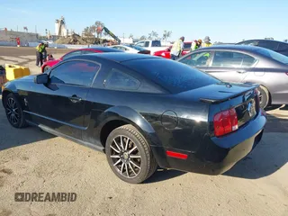 2008 Ford Mustang Deluxe with VIN 1ZVHT80NX85114958, listed as a IAAI auction lot 41806240 with 164,980 mi miles. Bid and sale history available at carsss.com. Image 3.