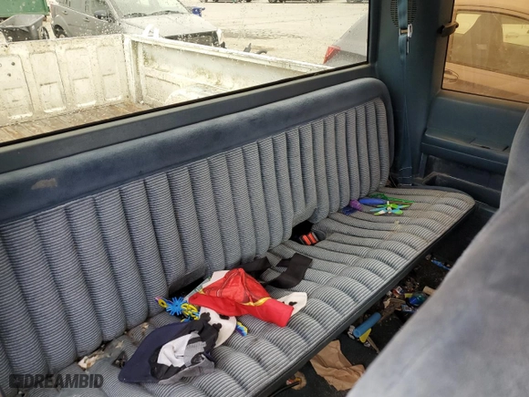 1990 Chevrolet C/K 2500 with VIN 2GCFK29K5L1177737, listed as a Copart auction lot 43911515 with 329,501 mi miles and Salvage Title. Bid and sale history available at carsss.com. Image 10.