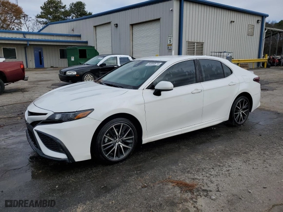 2021 Toyota Camry SE Nightshade with VIN 4T1G11AK5MU565999, listed as a Copart auction lot 84880674 with 39,347 mi miles and Salvage Title. Bid and sale history available at carsss.com. Image 1.