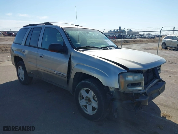 2002 Chevrolet TrailBlazer LS with VIN 1GNDT13S122439749, listed as a IAAI auction lot 41818185 with 165,588 mi miles. Bid and sale history available at carsss.com. Image 1.