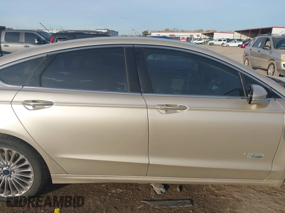 2017 Ford Fusion Titanium z VIN 3FA6P0SU5HR373140, wystawiony jako IAAI lot #41082406 z przebiegiem 98 422 mil mil oraz . Historia ofert i sprzedaży dostępna na DreamBid. Obrazek 13.