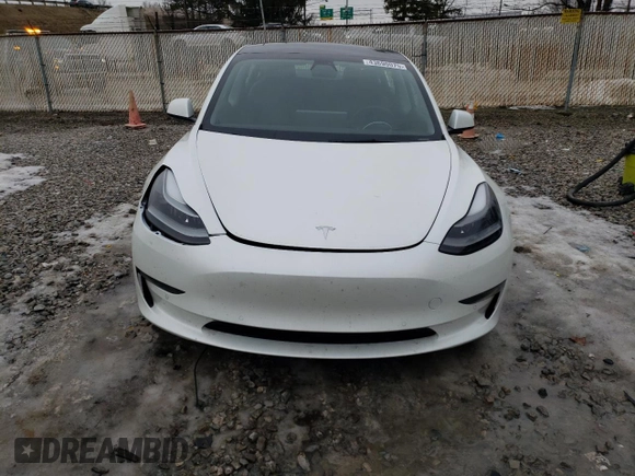 2022 Tesla Model 3 z VIN 5YJ3E1EAXNF118748, wystawiony jako Copart lot #43690075 z przebiegiem 52 494 mil mil oraz Szkoda całkowita • Salvage title. Historia ofert i sprzedaży dostępna na DreamBid. Obrazek 5.