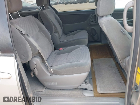 2006 Toyota Sienna CE with VIN 5TDZA23C46S415995, listed as a IAAI auction lot 42063692 with 267,209 mi miles. Bid and sale history available at carsss.com. Image 8.