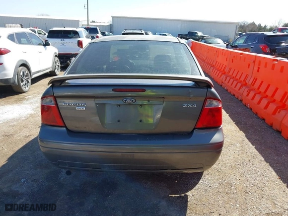 2005 Ford Focus S with VIN 1FAFP34N25W293777, listed as a IAAI auction lot 41795232 with 175,870 mi miles. Bid and sale history available at carsss.com. Image 15.