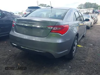 2014 Chrysler 200 LX z VIN 1C3CCBAB6EN211217, wystawiony jako IAAI lot #42169450 z przebiegiem 97 948 mil mil oraz . Historia ofert i sprzedaży dostępna na DreamBid. Obrazek 4.