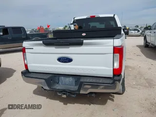 2017 Ford F-250 Lariat z VIN 1FT7W2BT7HEE48637, wystawiony jako IAAI lot #42234510 z przebiegiem 200 831 mil mil oraz . Historia ofert i sprzedaży dostępna na DreamBid. Obrazek 16.