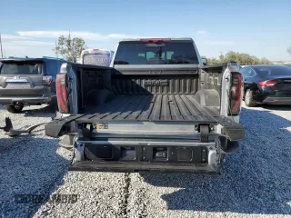 2025 GMC Sierra 2500HD AT4 z VIN 1GT4UPEY8SF101946, wystawiony jako Copart lot #44000195 z przebiegiem 1 238 mil mil oraz Nie do naprawy • Non repairable. Historia ofert i sprzedaży dostępna na DreamBid. Obrazek 6.